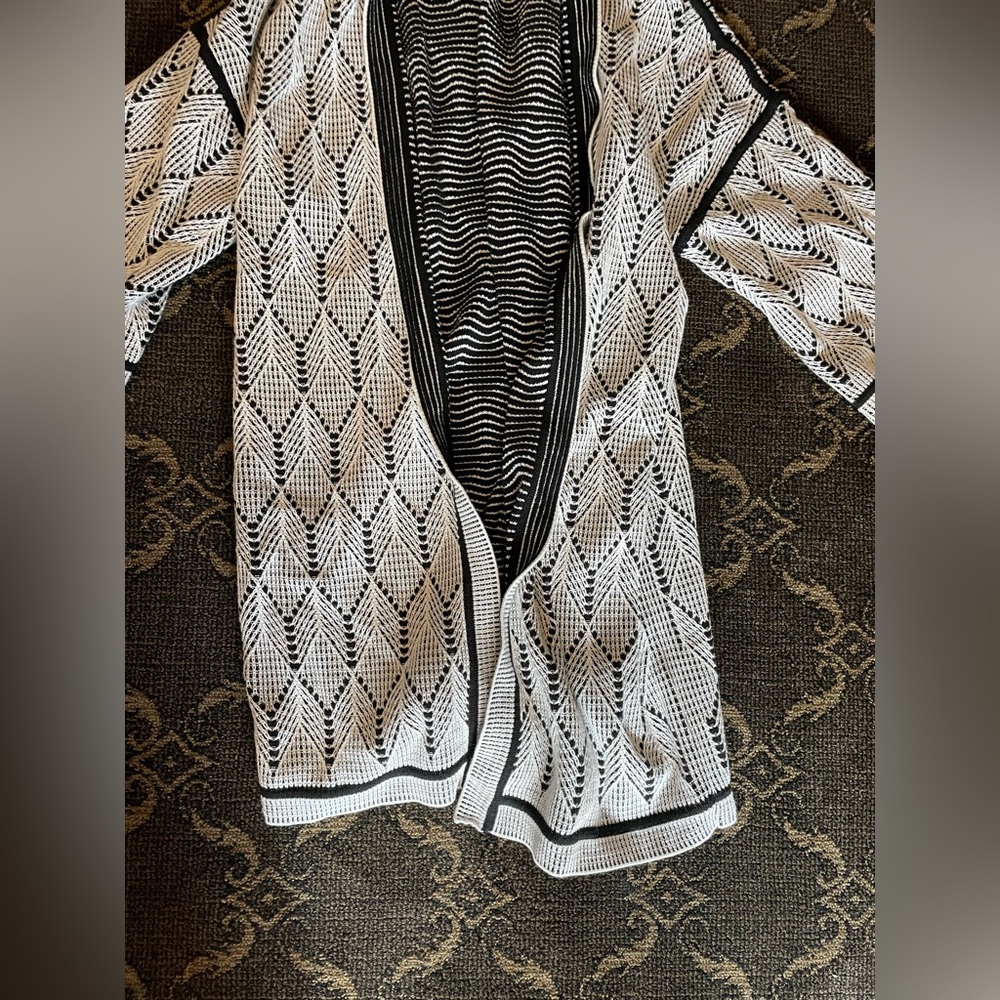Carlisle collection super cute black and white below elbow patterned sweater